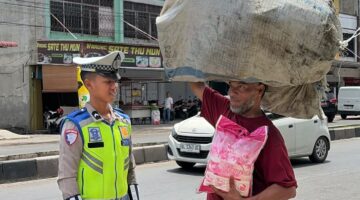 Kepedulian Polres Bireuen Menyentuh Warga, Bantuan Sembako Dibagikan di Kecamatan Kota Juang